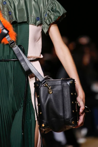 Look 11